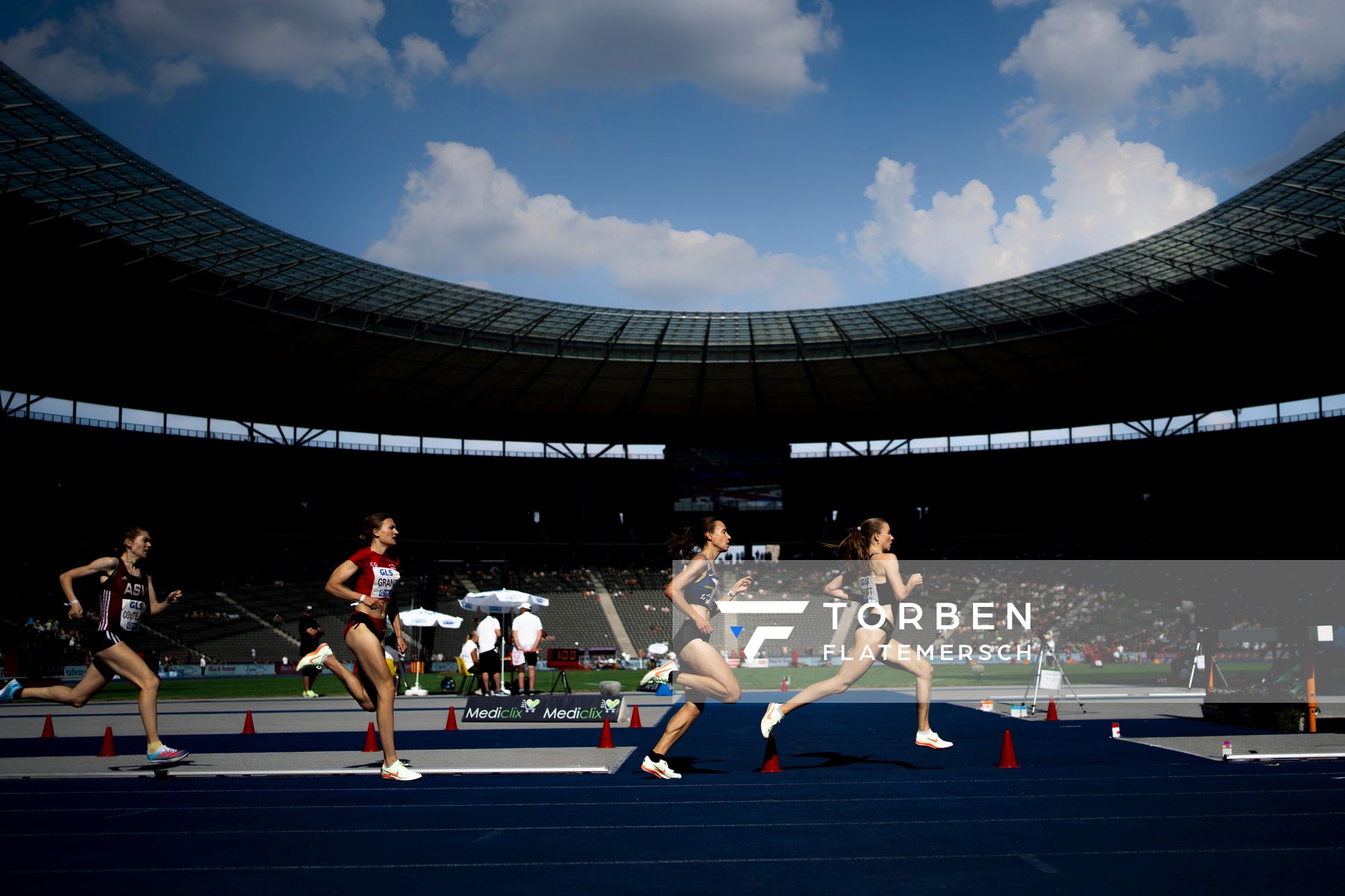 Katharina Trost (LG Stadtwerke Muenchen), Hanna Klein (LAV Stadtwerke Tuebingen), Caterina Granz (LG Nord Berlin), Vera Coutellier (ASV Koeln) im 1500m Finale waehrend der deutschen Leichtathletik-Meisterschaften im Olympiastadion am 26.06.2022 in Berlin